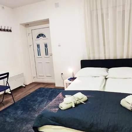 Apartment Blue Star